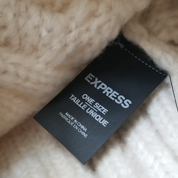 Express Cable Knit Pom Beanie - Picture 4 of 4